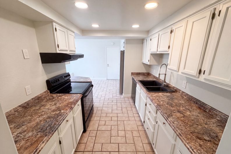 Photo 10 of 30 of 10781 Portobelo Dr, San Diego, CA