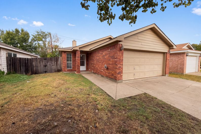 Photo 29 of 31 of 1033 Olivewood Ln, Fort Worth, TX