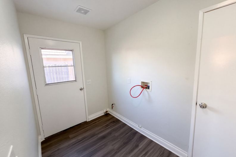 Photo 21 of 43 of 563 Tell Ln, Hemet, CA