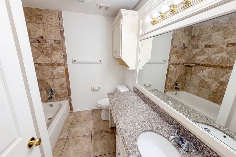 Photo 6 of 17 of 12917 Meadows Dr, Oklahoma City, OK