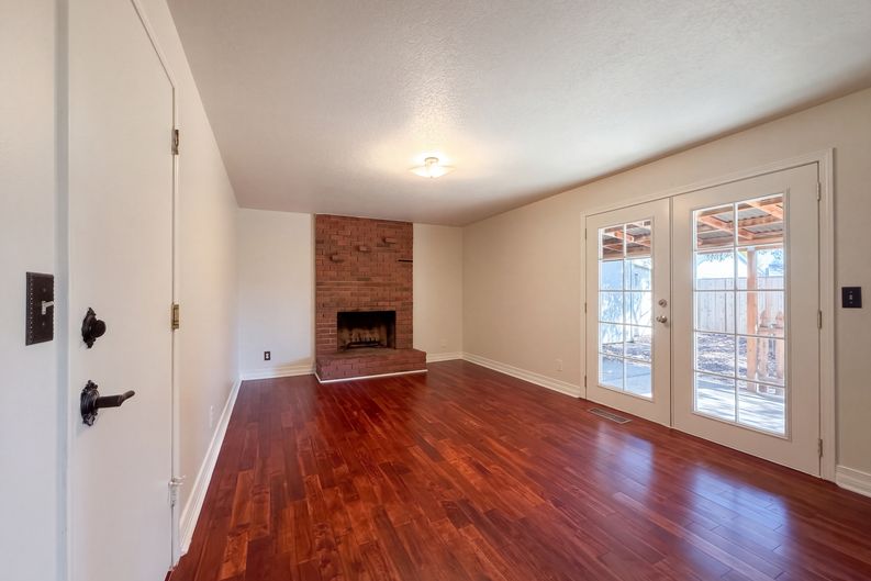 Photo 7 of 27 of 2444 SE 55th Ave, Hillsboro, OR