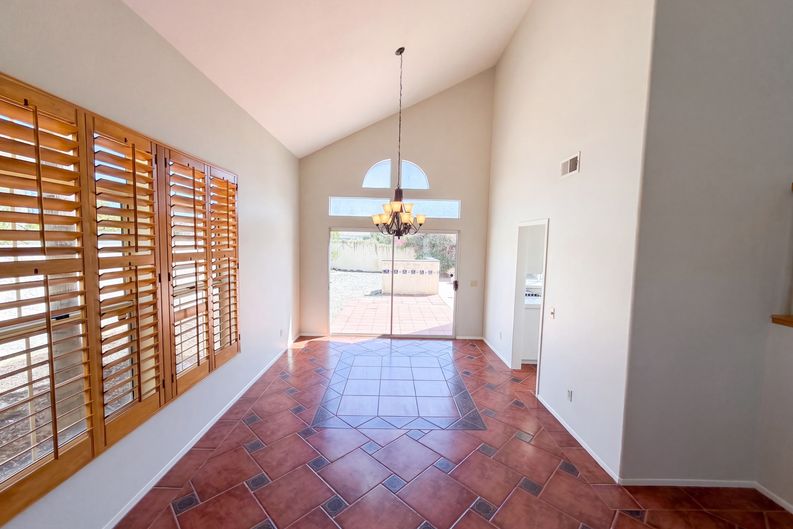 Photo 7 of 25 of 8932 Mesa Oak Dr, Riverside, CA