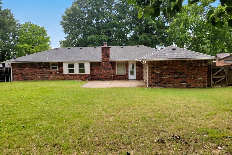 Photo 43 of 46 of 4600 Rolling Hills Dr, Bartlesville, OK