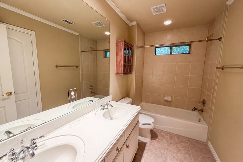 Photo 24 of 29 of 1309 Winding Brook Dr, Garland, TX
