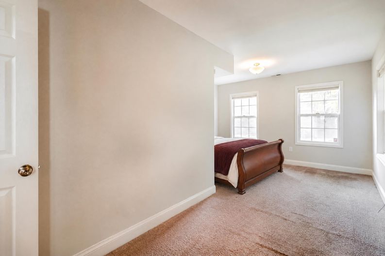 Photo 4 of 20 of 4933 Lee St NE, Washington, DC