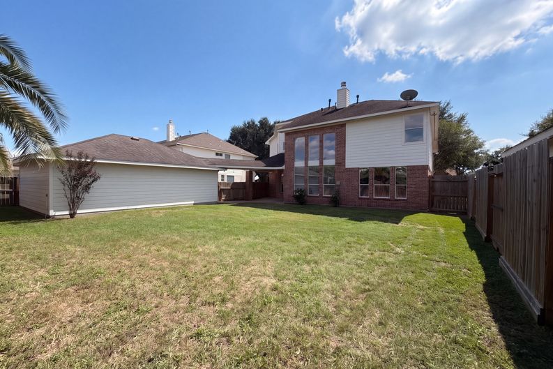 Photo 5 of 24 of 18006 Oakfield Glen Ln, Cypress, TX