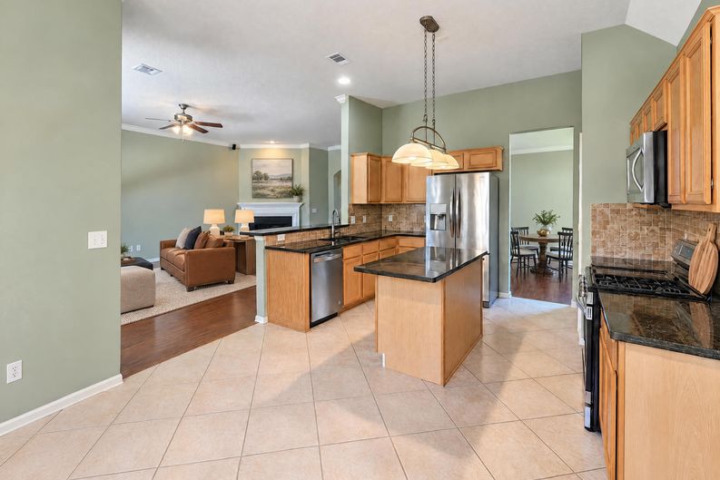Photo 7 of 26 of 6023 Timber Oaks Rdg, Humble, TX