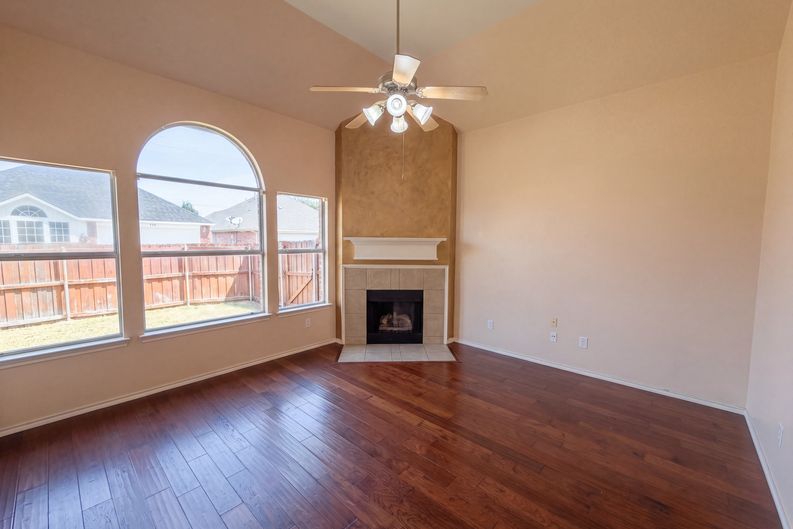 Photo 8 of 20 of 1213 Whitecreek Dr, Glenn Heights, TX
