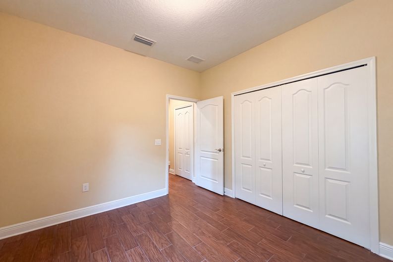Photo 16 of 24 of 1121 Thornbury Dr, Parrish, FL