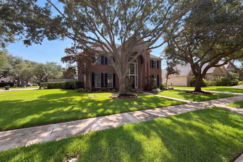 Photo 8 of 57 of 4203 Waterside Ct, Missouri City, TX