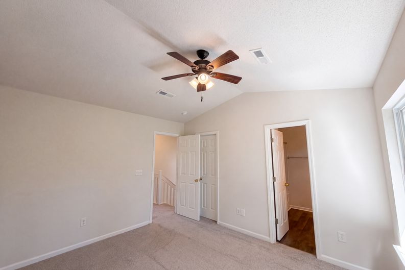 Photo 4 of 20 of 112 Taylor Cir, Goose Creek, SC