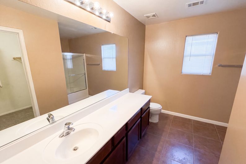 Photo 12 of 24 of 17533 W Mandalay Ln, Surprise, AZ