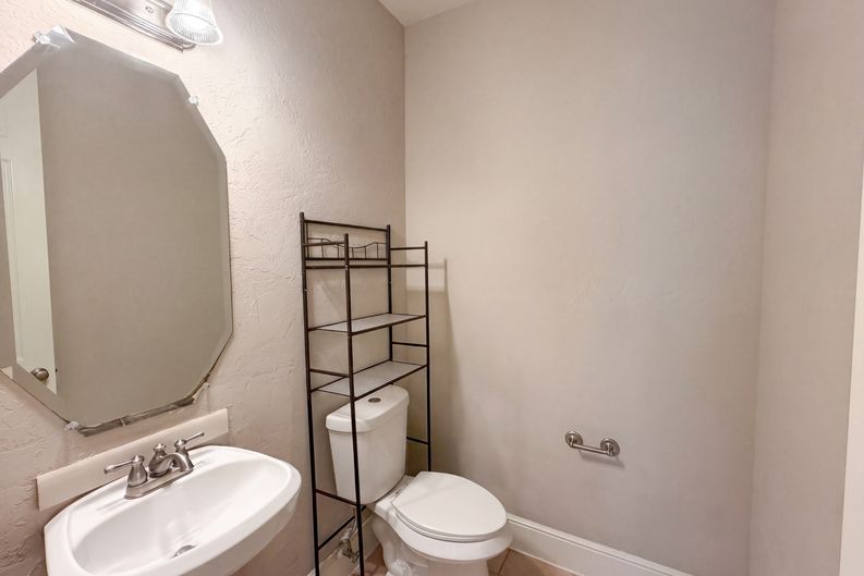 Photo 24 of 32 of 10330 Sandbar Dr, Irving, TX