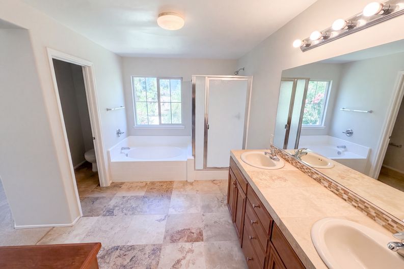 Photo 11 of 30 of 1747 Palermo Dr, Riverside, CA