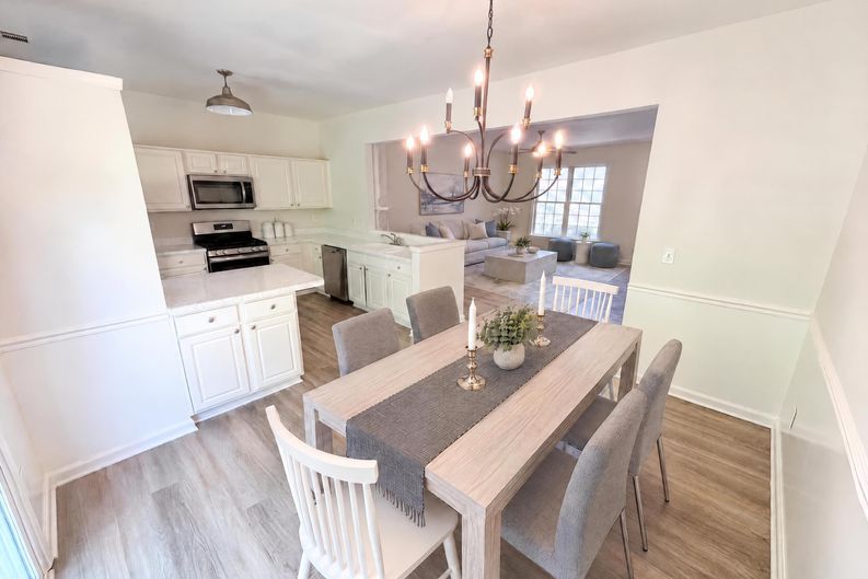 Photo 11 of 30 of 9155 Nesbit Ferry Rd, Alpharetta, GA