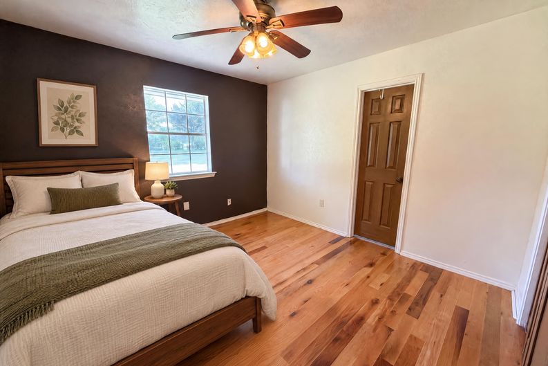 Photo 5 of 20 of 100 Dubb Ln, Red Oak, TX