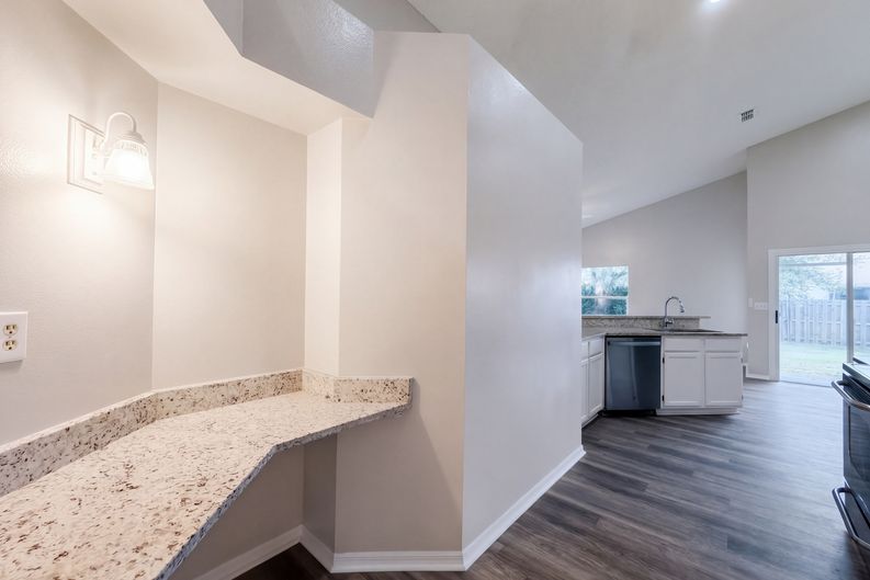 Photo 7 of 41 of 9703 Glenpointe Dr, Riverview, FL