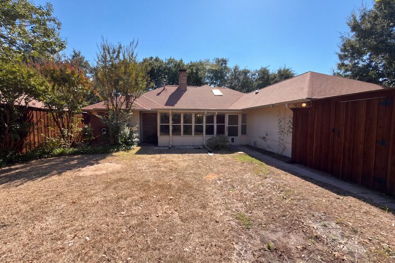 Photo 5 of 24 of 2105 J J Pearce Dr, Richardson, TX