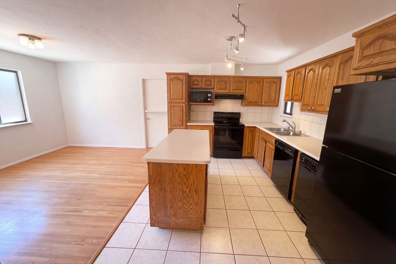 Photo 8 of 16 of 3336 Betts Dr NE, Albuquerque, NM