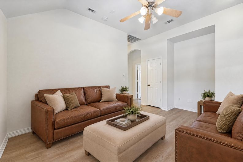Photo 18 of 35 of 1009 Spinnaker Dr, Forney, TX