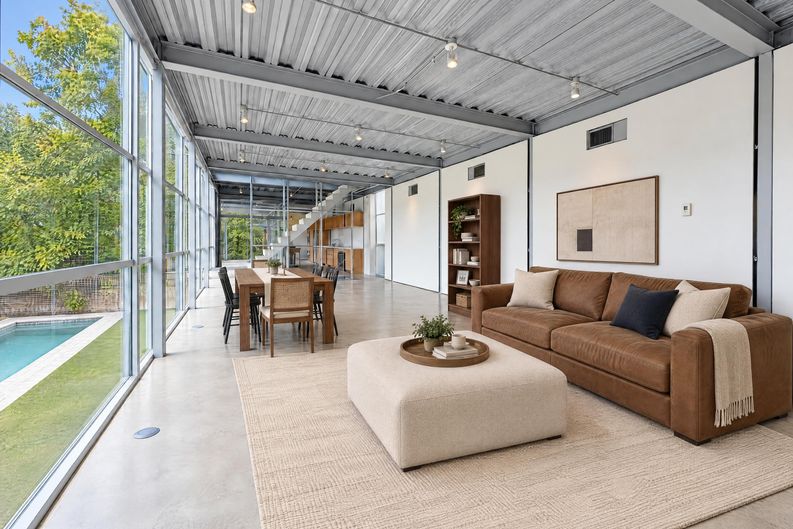 Photo 3 of 43 of 4710 Yoakum Blvd, Houston, TX
