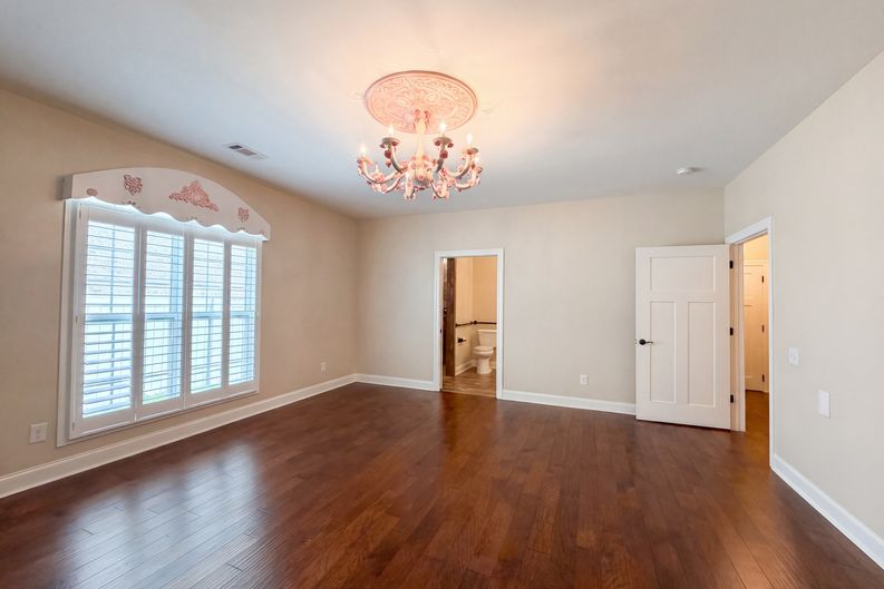 Photo 8 of 27 of 7009 Whisperwood Ave, Spring Hill, TN