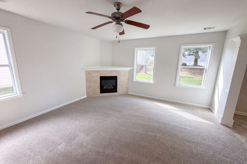 Photo 8 of 23 of 7328 Toccoa Cir, Union City, GA