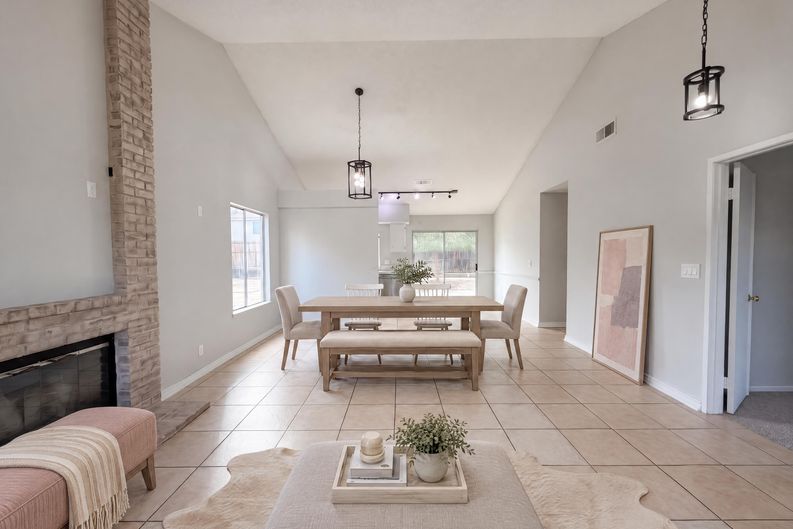 Photo 8 of 19 of 545 Spruce Ct, Palmdale, CA