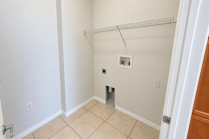 Photo 15 of 21 of 2334 Grand Central Pkwy, Orlando, FL