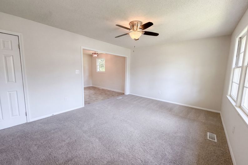 Photo 3 of 20 of 109 Harmon Hill Ct, Hopkins, SC