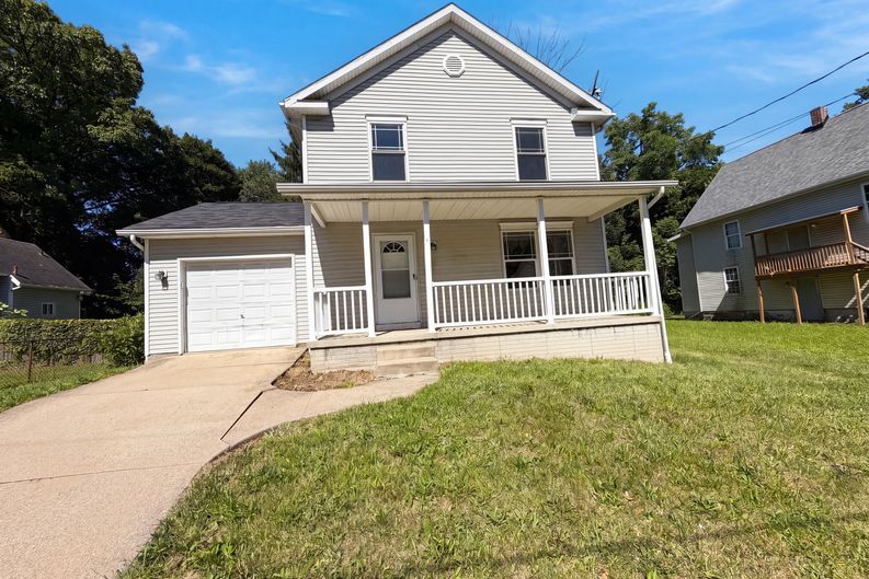 Photo 15 of 19 of 1004 Bellows St, Akron, OH