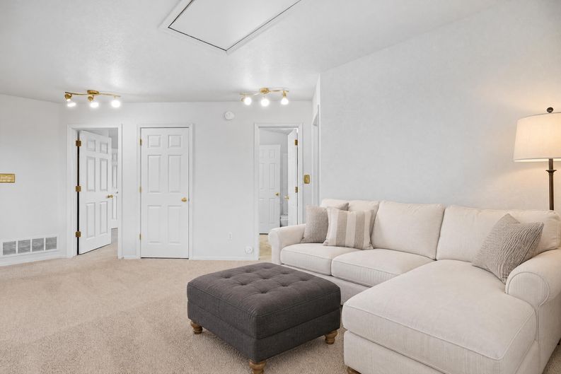 Photo 13 of 26 of 6148 Scottsbluff Dr, Colorado Springs, CO