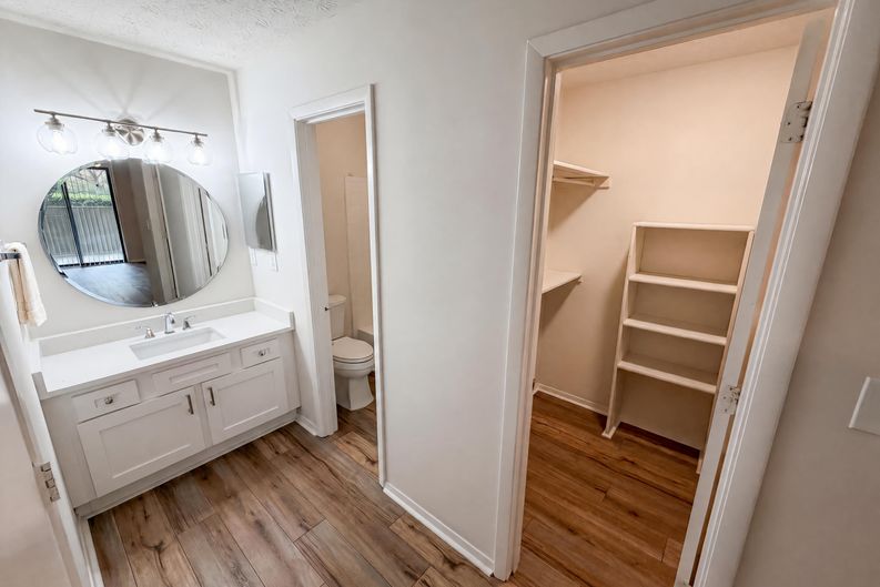 Photo 7 of 24 of 1013 Dunbar Dr, Atlanta, GA