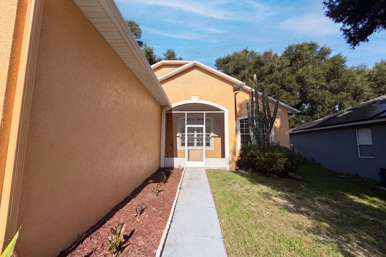 Photo 15 of 19 of 826 Hilly Bend Dr, Apopka, FL