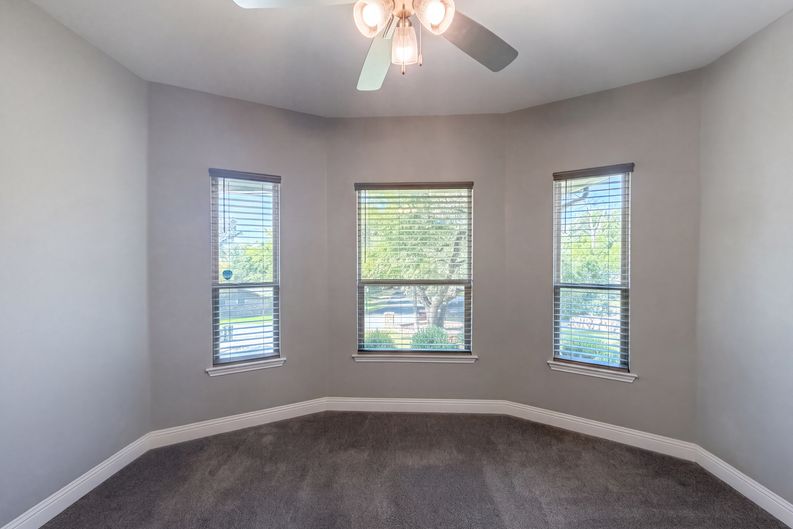 Photo 13 of 24 of 8912 Holt St, Lakeside, TX