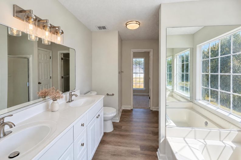 Photo 10 of 26 of 8619 Foxridge Dr, Winston, GA