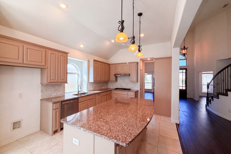 Photo 14 of 34 of 4305 Curlew Ln, Garland, TX