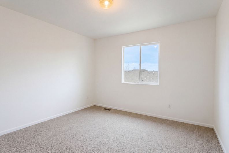 Photo 15 of 28 of 4098 La Junta Dr, Loveland, CO