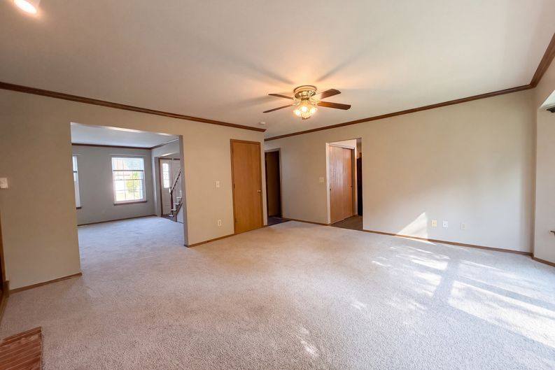 Photo 9 of 30 of 923 Keeneland Rd, Florissant, MO