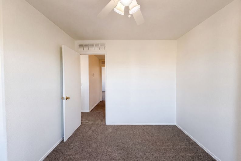 Photo 18 of 50 of 1515 E Bloch Rd, Phoenix, AZ