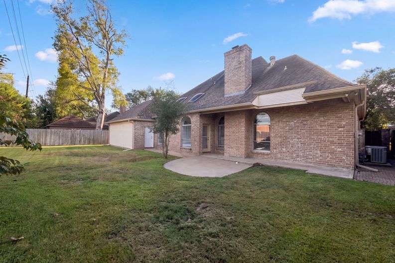 Photo 15 of 28 of 9118 Tepee Trl, Houston, TX