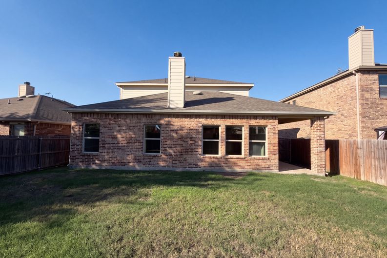 Photo 5 of 32 of 213 Callaghan Dr, Fate, TX