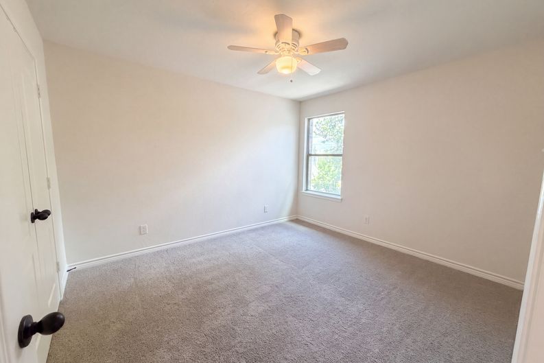 Photo 10 of 21 of 2100 Brandywine Dr, New Braunfels, TX