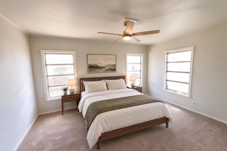 Photo 4 of 26 of 1205 G St, Floresville, TX