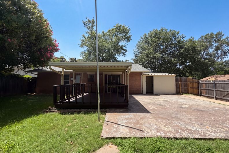 Photo 14 of 21 of 2549 Steven Dr, Denison, TX