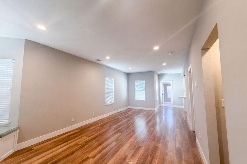 Photo 3 of 41 of 3210 San Jose Way, Sacramento, CA
