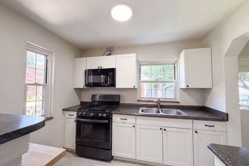 Photo 4 of 21 of 1304 Coolidge Ave, Cincinnati, OH