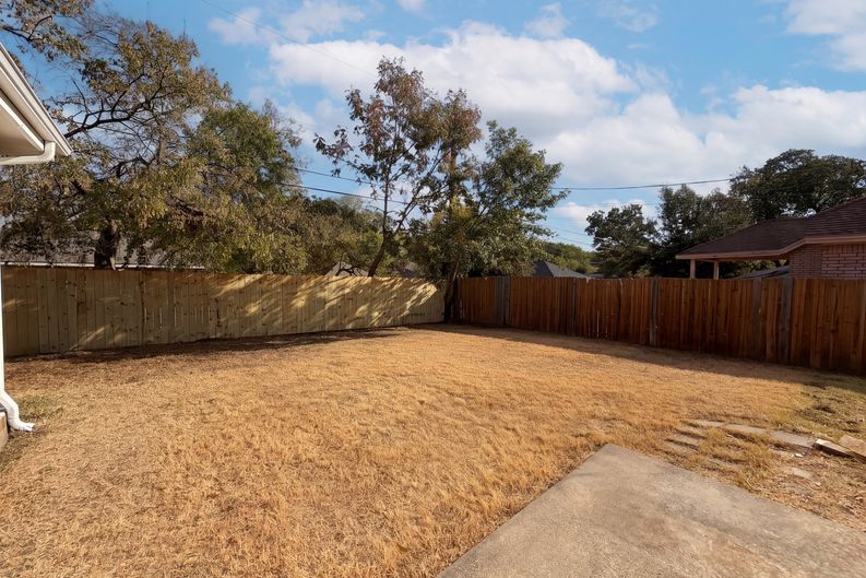 Photo 13 of 14 of 4519 Marcell Ave, Dallas, TX