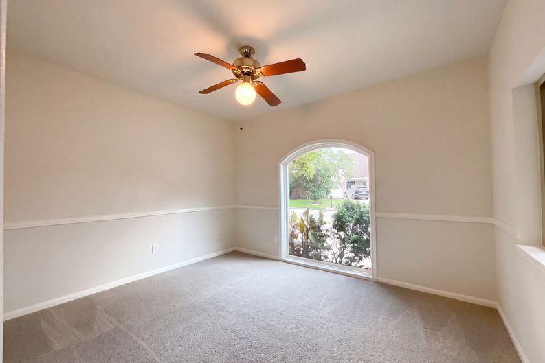 Photo 9 of 17 of 12910 Ashford Chase Dr, Houston, TX