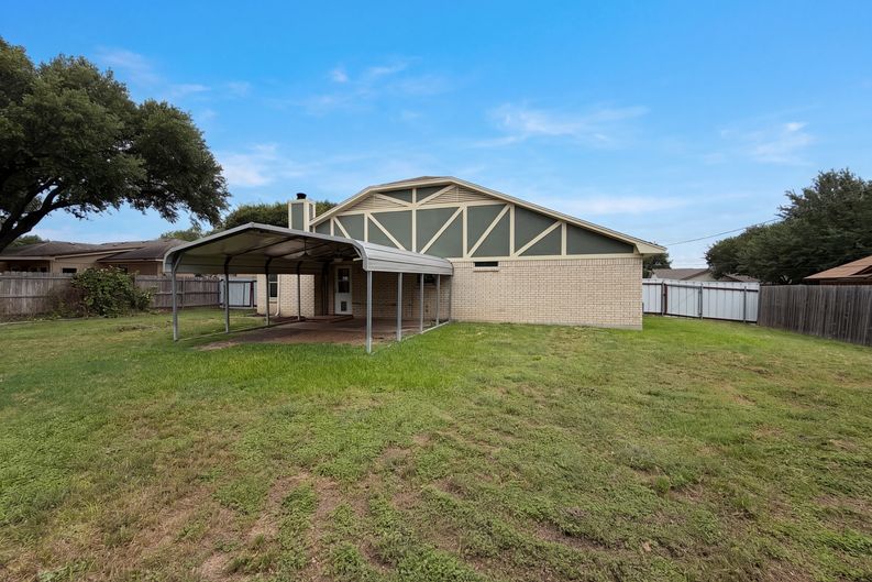 Photo 5 of 16 of 208 Dakota Dr, Hewitt, TX
